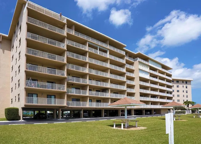 Bayshore Yacht & Tennis 409 - Premier Holiday home