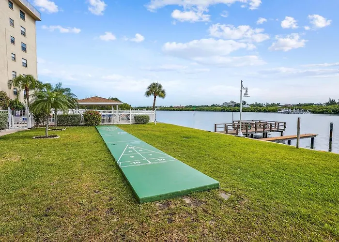 Bayshore Yacht & Tennis 409 - Premier Holiday home *