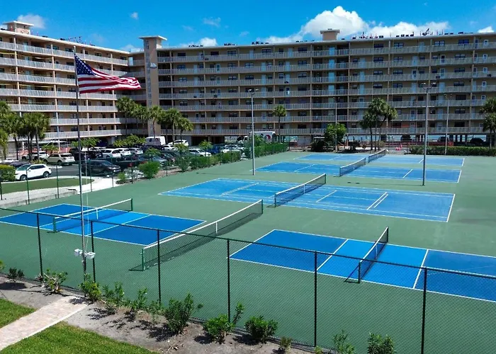 Bayshore Yacht & Tennis 409 - Premier