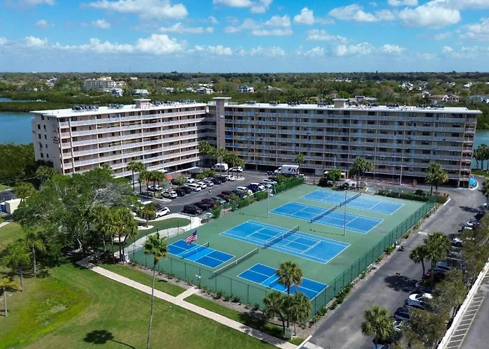Bayshore Yacht & Tennis 409 - Premier Clearwater Beach